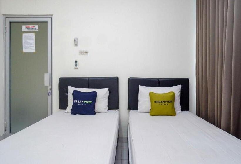 Номер Deluxe, Reddoorz Near Rsud Margono Purwokerto 3