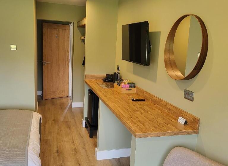 Quarto Familiar, Open Acres Accommodation And Airport Parking