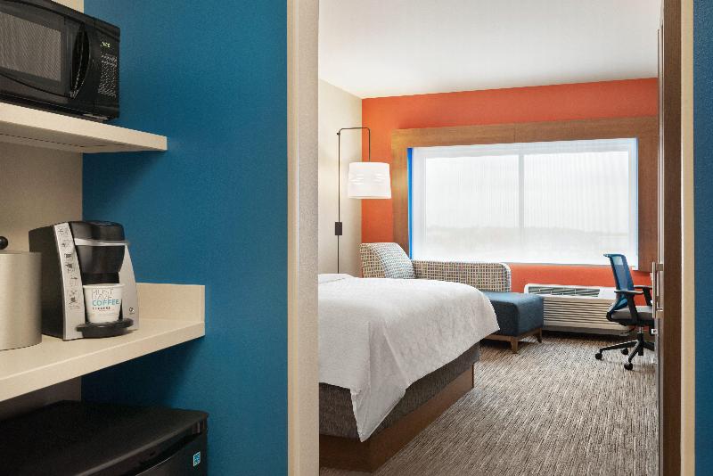 Номер Стандарт, Holiday Inn Express & Suites   Beaver Dam, An Ihg