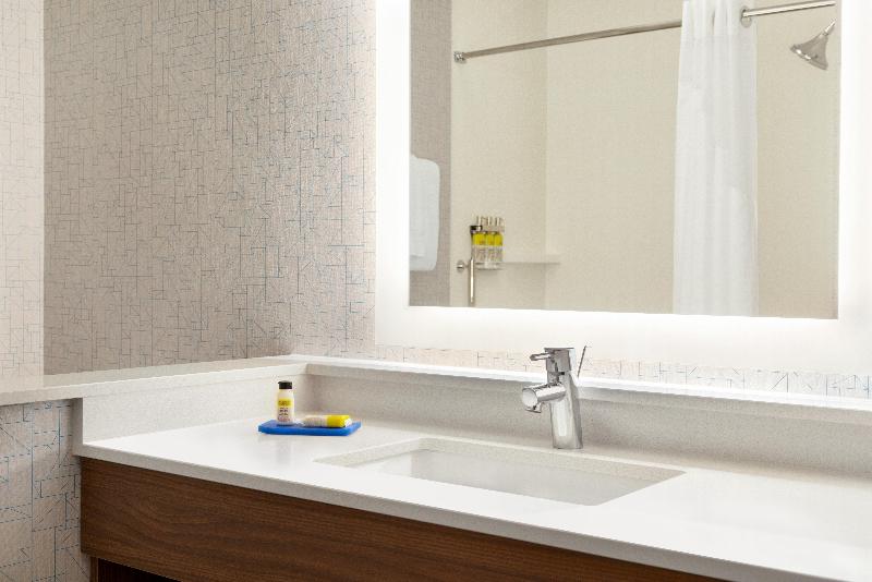 Люкс, Holiday Inn Express & Suites   Beaver Dam, An Ihg