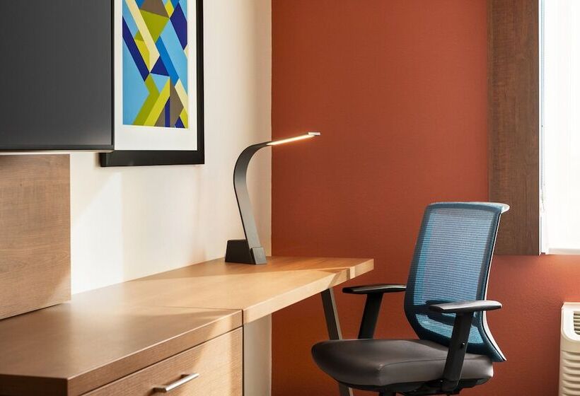 Люкс, Holiday Inn Express & Suites   Beaver Dam, An Ihg