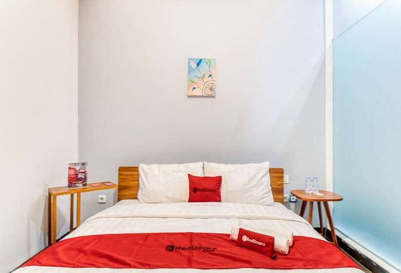 Номер Стандарт, Reddoorz Plus Near Taman Ismail Marzuki