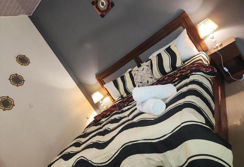 Президентский Люкс, Ellisa Hospitality And