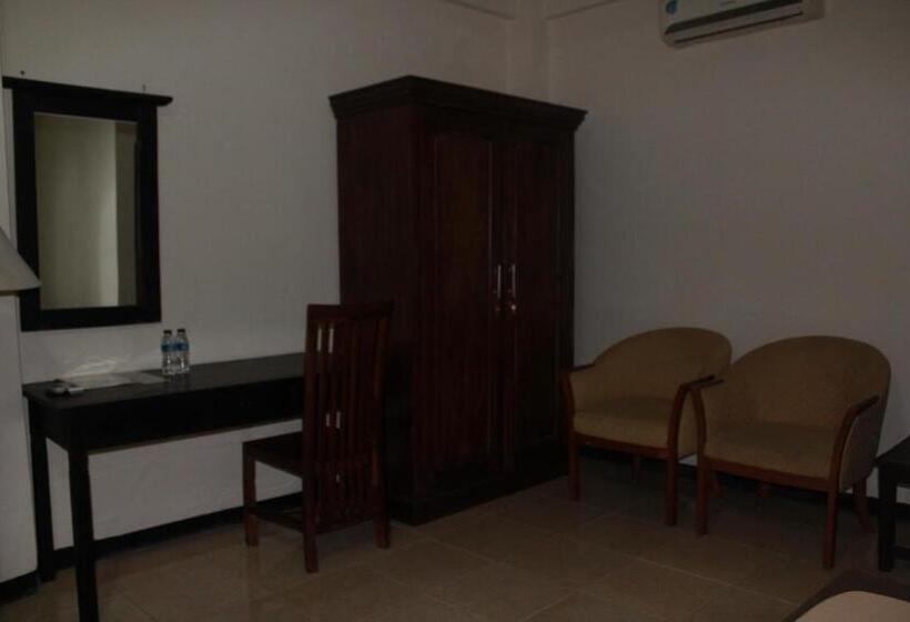 Номер Deluxe, Simpang Tujuh