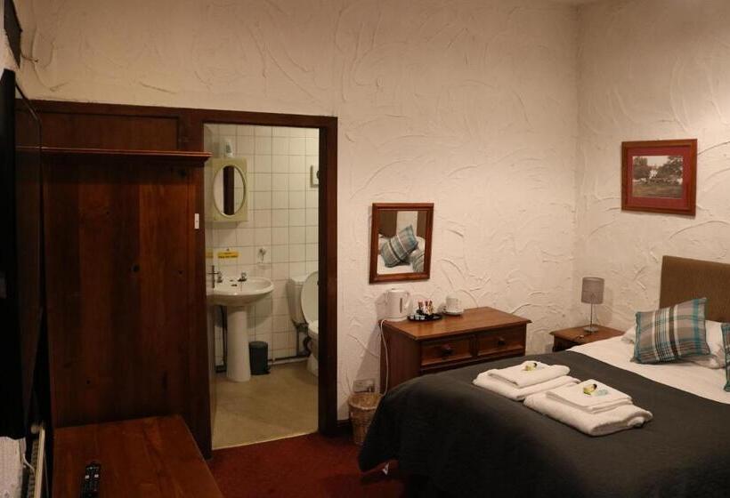Семейный Номер, Black Dog Inn