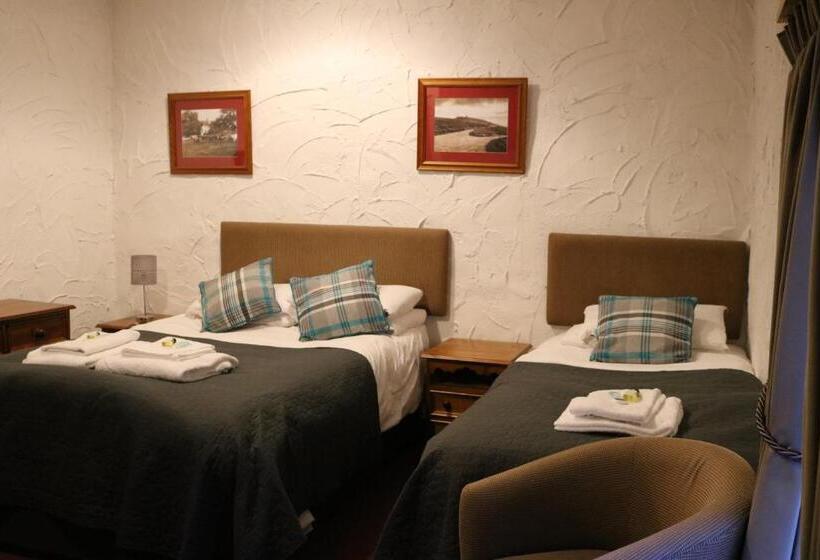 Семейный Номер, Black Dog Inn