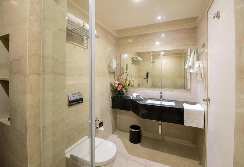 جناح جونيور, Ziona Luxurious