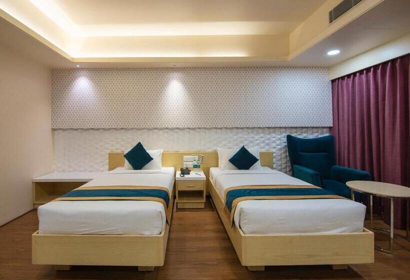 جناح جونيور, Ziona Luxurious