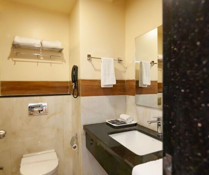 جناح جونيور, Ziona Luxurious