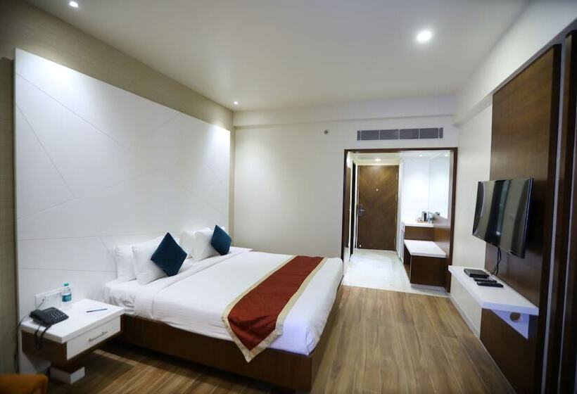 جناح جونيور, Ziona Luxurious