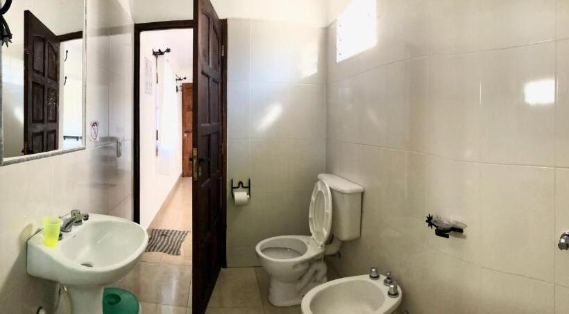 스탠다드 트리플 룸, Hostal Los Faroles Chicoana