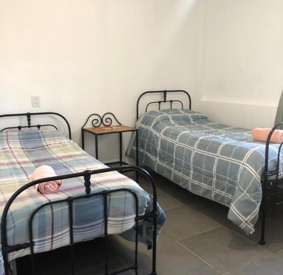 이코노미 룸, Hostal Los Faroles Chicoana