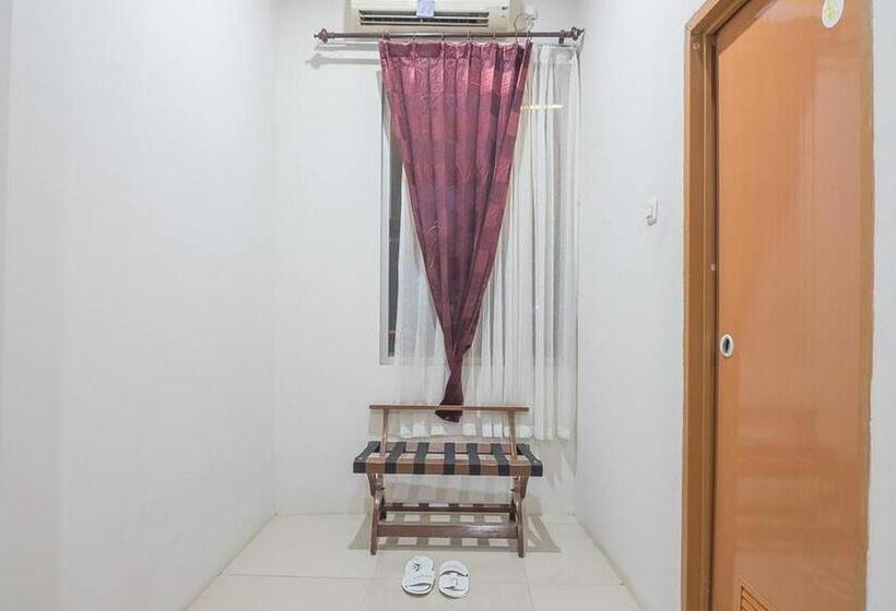 Номер Deluxe, Reddoorz Near Alun Alun Subang