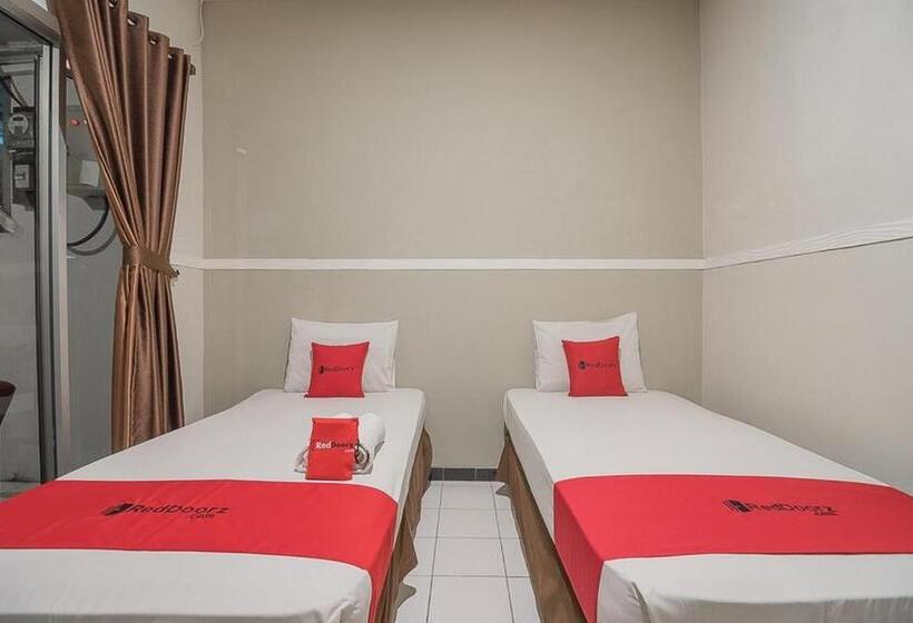 Номер Стандарт, Reddoorz Near Alun Alun Subang