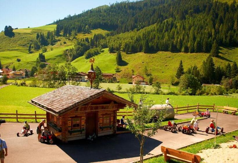 اتاق خانوادگی, Familienhotel Oberkarteis