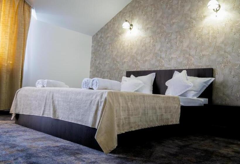 Номер Стандарт с Балконом, Motel Infinit