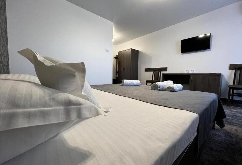 Номер Стандарт с Балконом, Motel Infinit