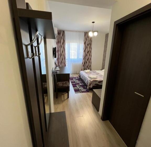 Номер Стандарт с Балконом, Motel Infinit