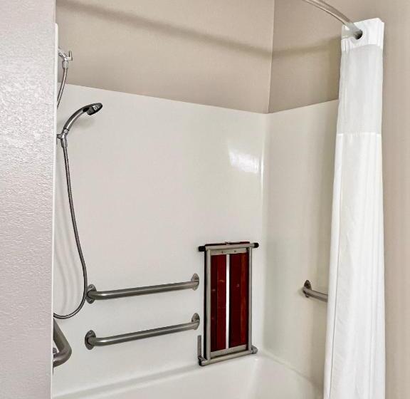 Номер Стандарт Адаптированный для Инвалидов, Quality Inn & Suites Wisconsin Dells Downtown   Waterparks Area