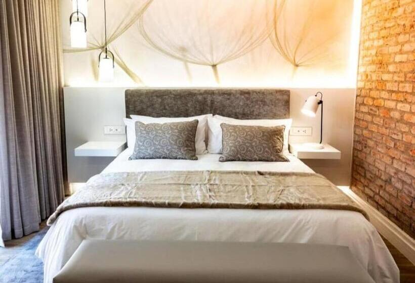 اتاق خانوادگی, The Windhoek Luxury Suites