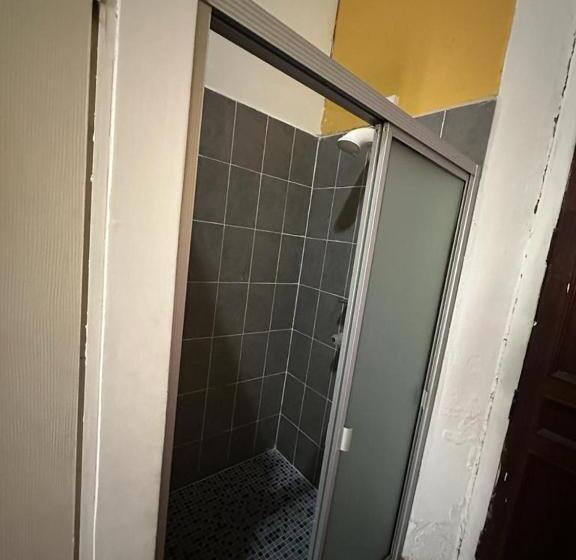 اتاق استاندارد با بالکن, Hostal Velvet Plaza