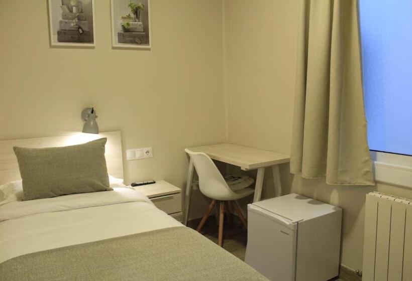 חדר אקונומי יחיד, Hostal La Romànica