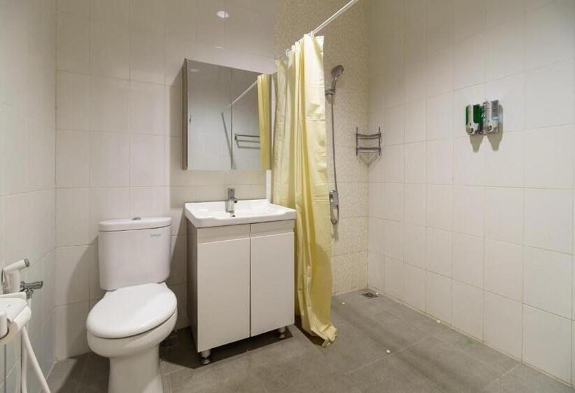 Номер Deluxe, Reddoorz Plus Near Exit Toll Puncak 2