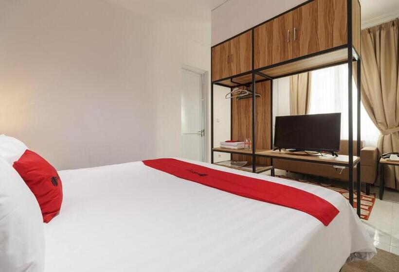 Номер Deluxe, Reddoorz Plus Near Exit Toll Puncak 2