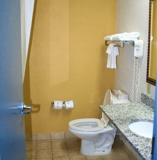 스위트 킹사이즈 침대, Quality Inn & Suites Kearneysville  Martinsburg