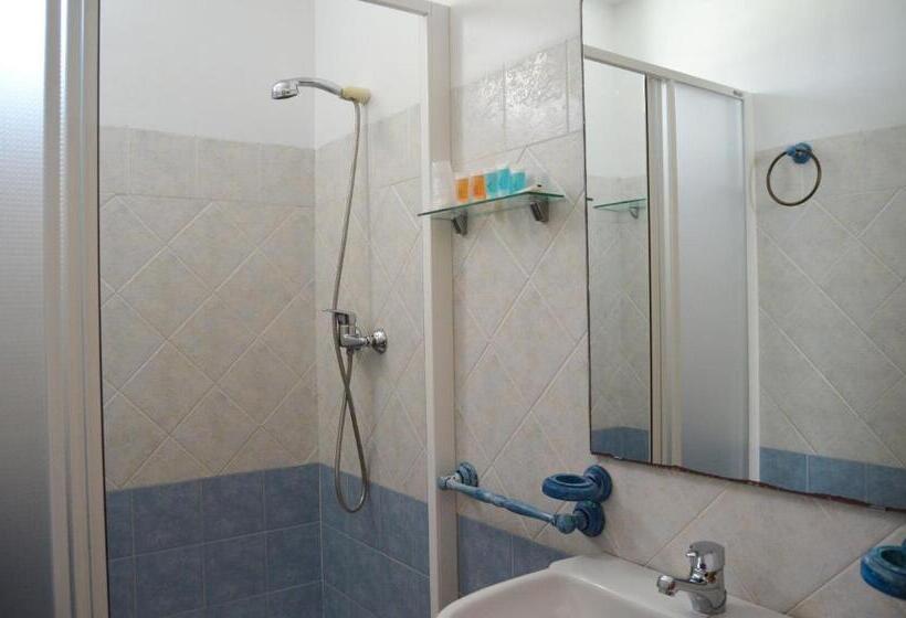 四人标准间, Hostal Doña Antonia