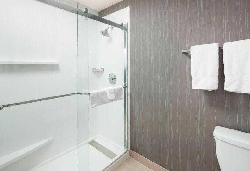 스위트 킹사이즈 침대, Courtyard By Marriott Pensacola