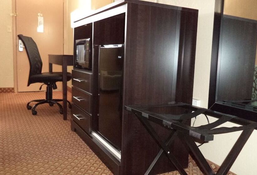 Номер Стандарт 2 Двуспальные Кровати, Days Inn By Wyndham Maumee/toledo