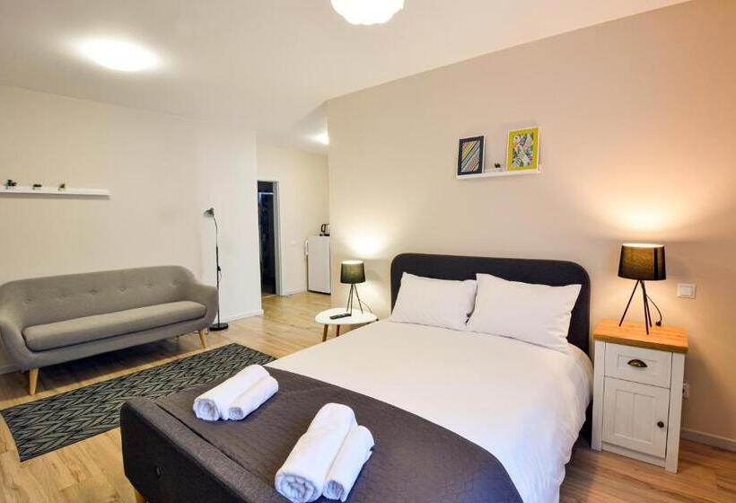 디럭스 스튜디오, Mandarin Premium Apartments