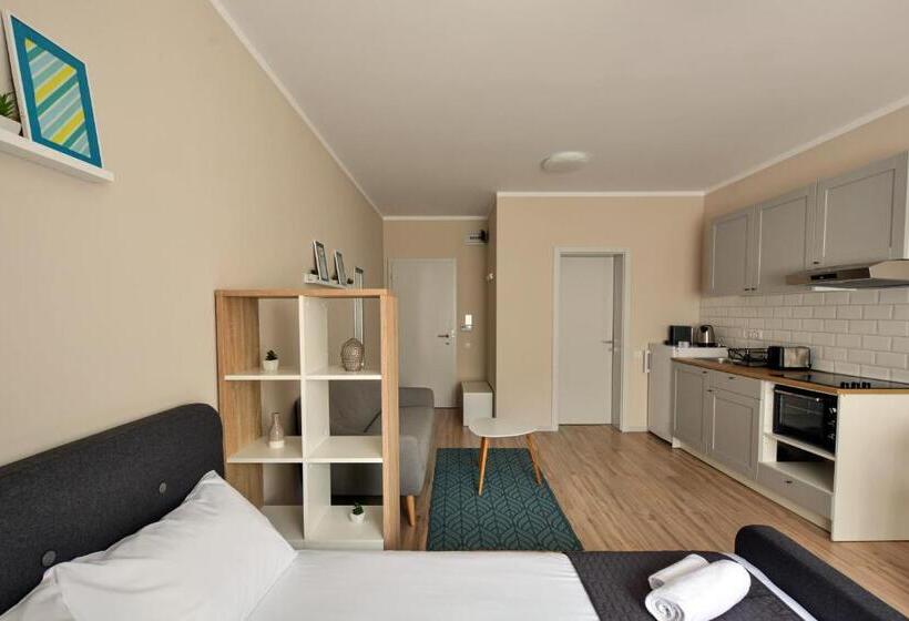 스탠다드 스튜디오, Mandarin Premium Apartments