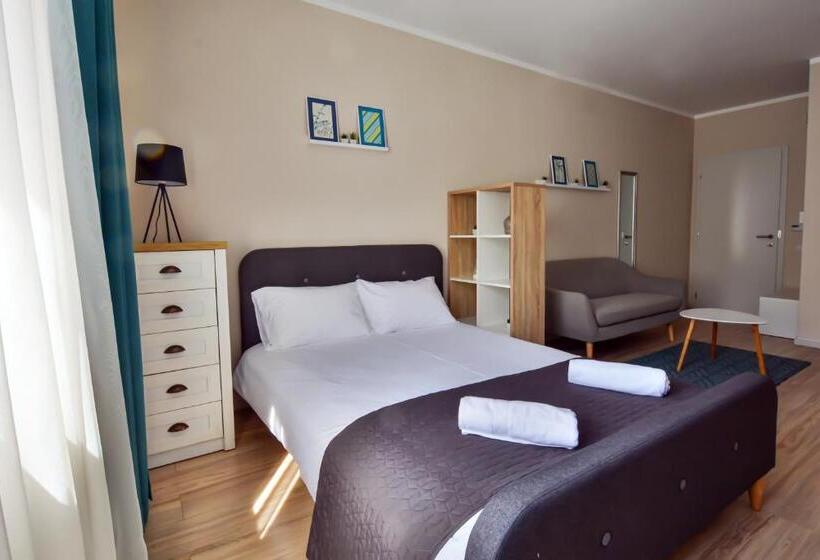 스탠다드 스튜디오, Mandarin Premium Apartments