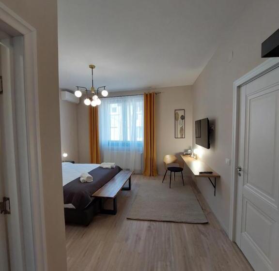 디럭스 룸 킹사이즈 침대, Mandarin Premium Apartments