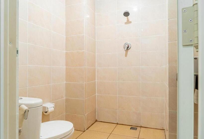 Номер Стандарт, Reddoorz Plus Near Teras Kota 3