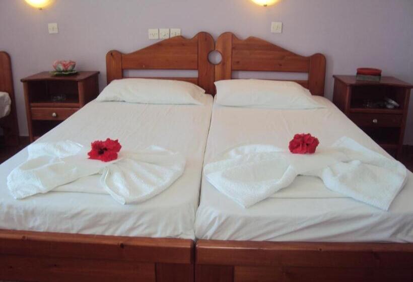 اتاق استاندارد چهار تخته, Golden Star Rooms