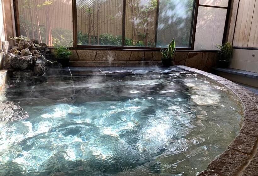 Четырехместный Номер Стандарт Вид на Сад, Onsen & Garden Asante Inn