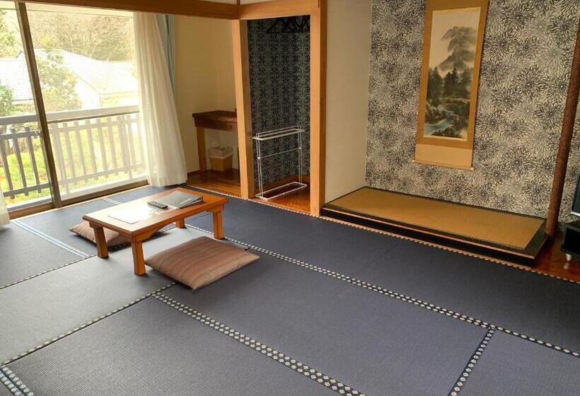 Четырехместный Номер Стандарт Вид на Сад, Onsen & Garden Asante Inn