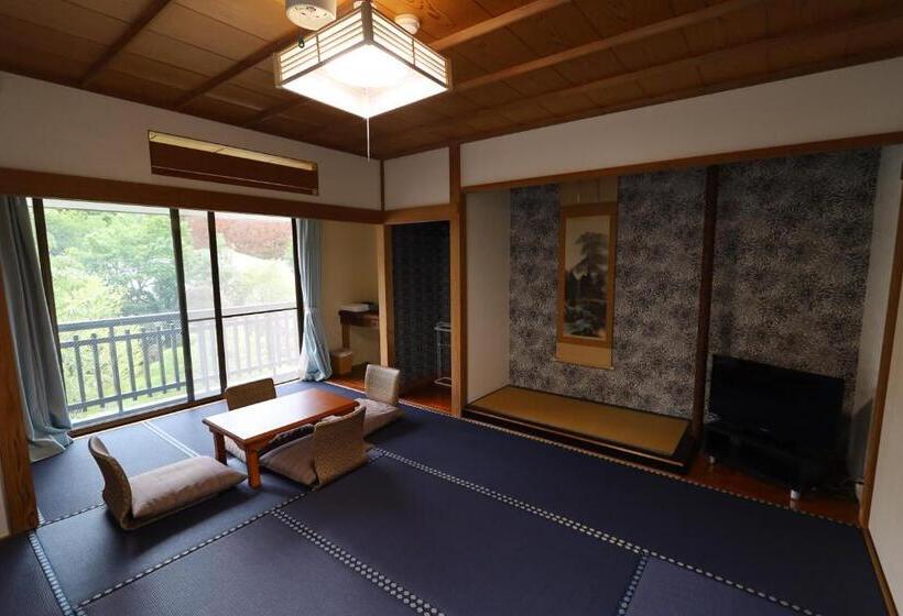 Четырехместный Номер Стандарт Вид на Сад, Onsen & Garden Asante Inn