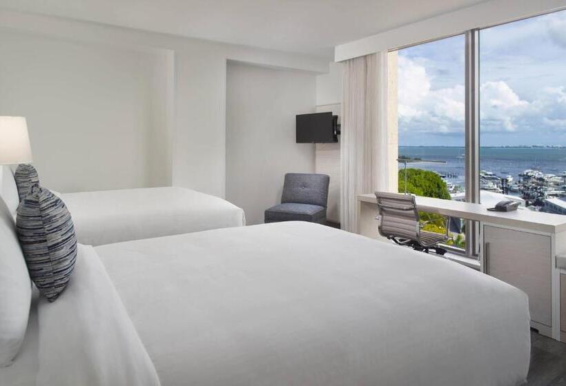 Люкс, Courtyard Miami Coconut Grove