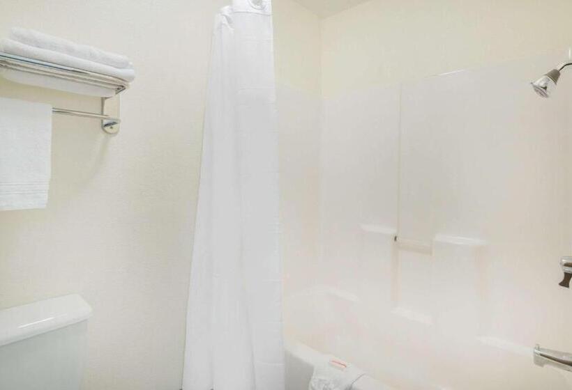 Номер Стандарт, Days Inn & Suites By Wyndham Fargo 19th Ave/airport Dome