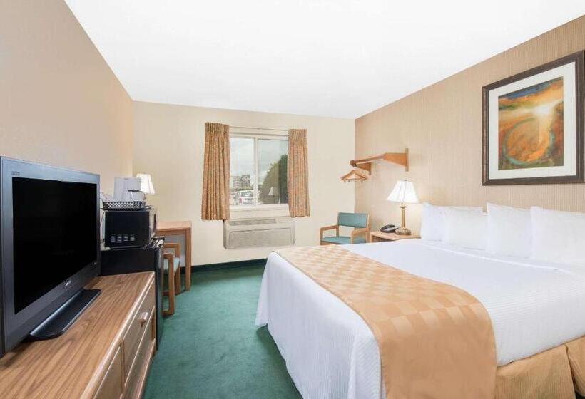 Стандартный Номер Кровать Кинг, Days Inn & Suites By Wyndham Fargo 19th Ave/airport Dome