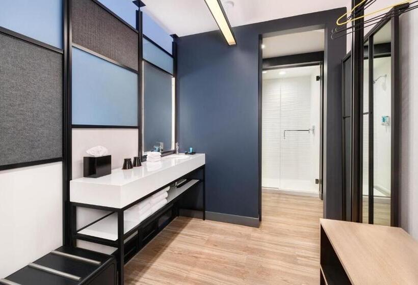Номер Стандарт, Aloft Cincinnati West Chester