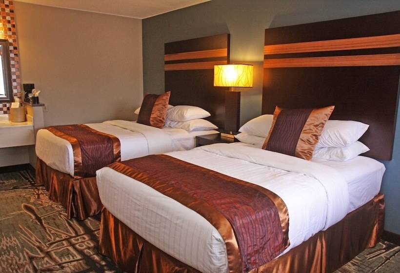 带2个双人床的标准工作室, Gateway Inn And Suites