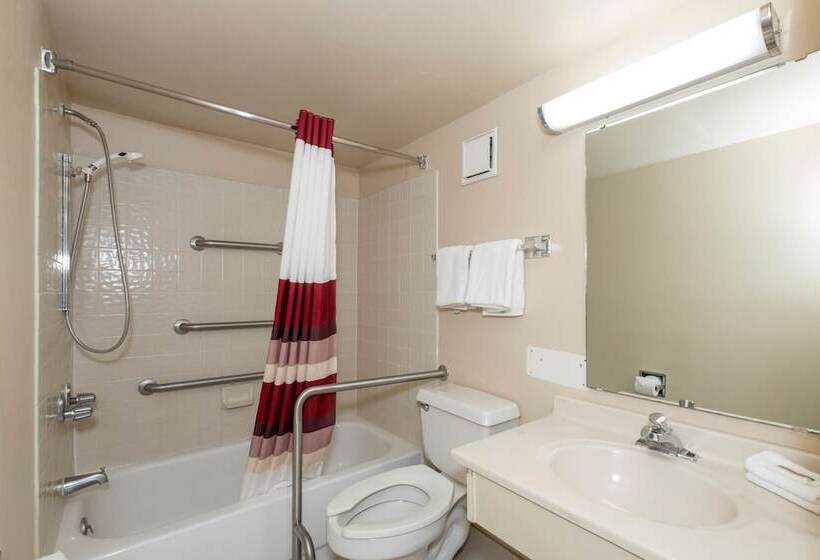 חדר דלוקס מותאם לאנשים עם מוגבלויות, Red Roof Inn Macclenny