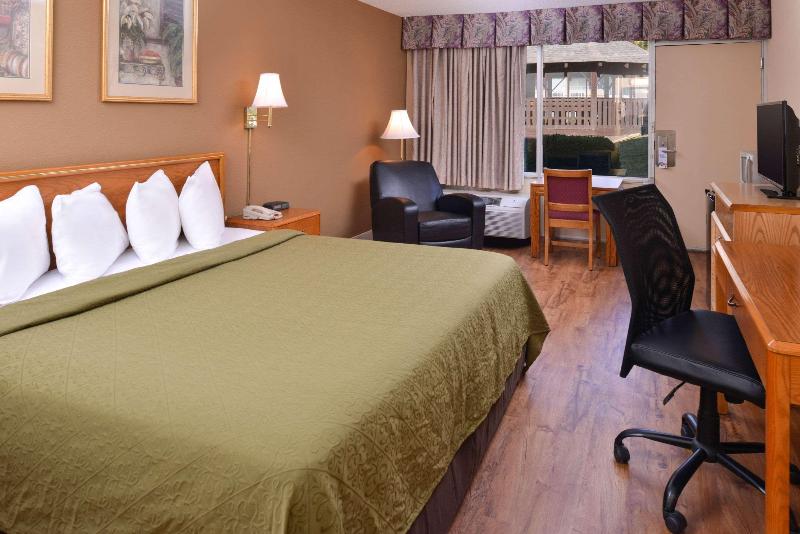 스탠다드 룸 킹사이즈 침대, Quality Inn Dutch Inn