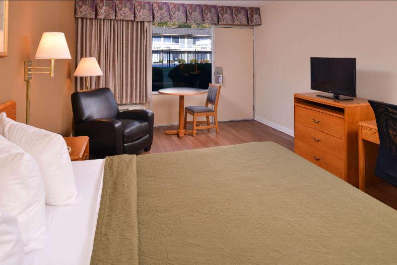 스탠다드 룸 킹사이즈 침대, Quality Inn Dutch Inn