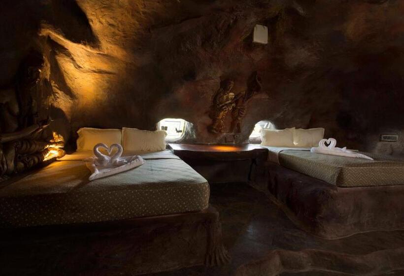 패밀리 스위트, Foggy Knolls Resort